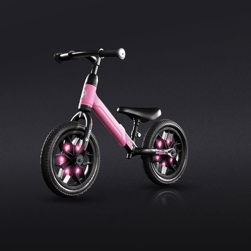 Bicicleta copii fara pedale Balance bike QPlay Spark Roz 12 inch, de la 3 ani pana la 30 kg, iluminare LED la roti, ghidon ajustabil cu mansoane anti-alunecare, sa ajustabila pe inaltime, roti de cauciuc – imaginea 2