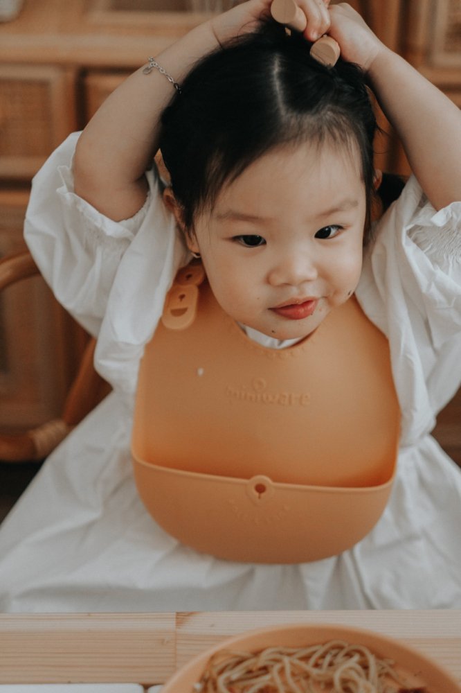 Baveta bebelusi Miniware Roll Lock Toffee – imaginea 2