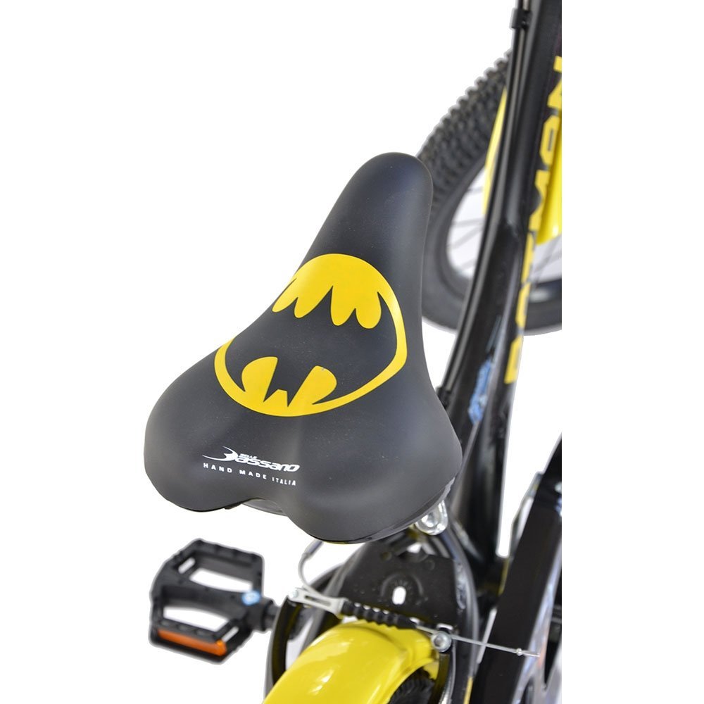 Bicicleta copii Dino Bikes Batman 20 inch, varsta 7-11 ani, inaltimea 120-145 cm, frana de mana pe roata fataspate, suport cu sticla de apa, cric, claxon pe ghidon, rotile sunt prevazute cu reflectoare, anvelope gonflabile – imaginea 4