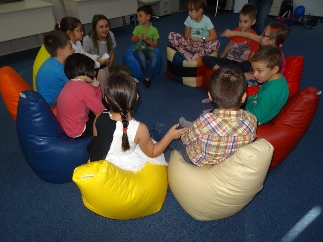 Fotoliu pentru copii 2-8 ani sunlounger junior galben umplut cu perle polistiren marca Pufrelax