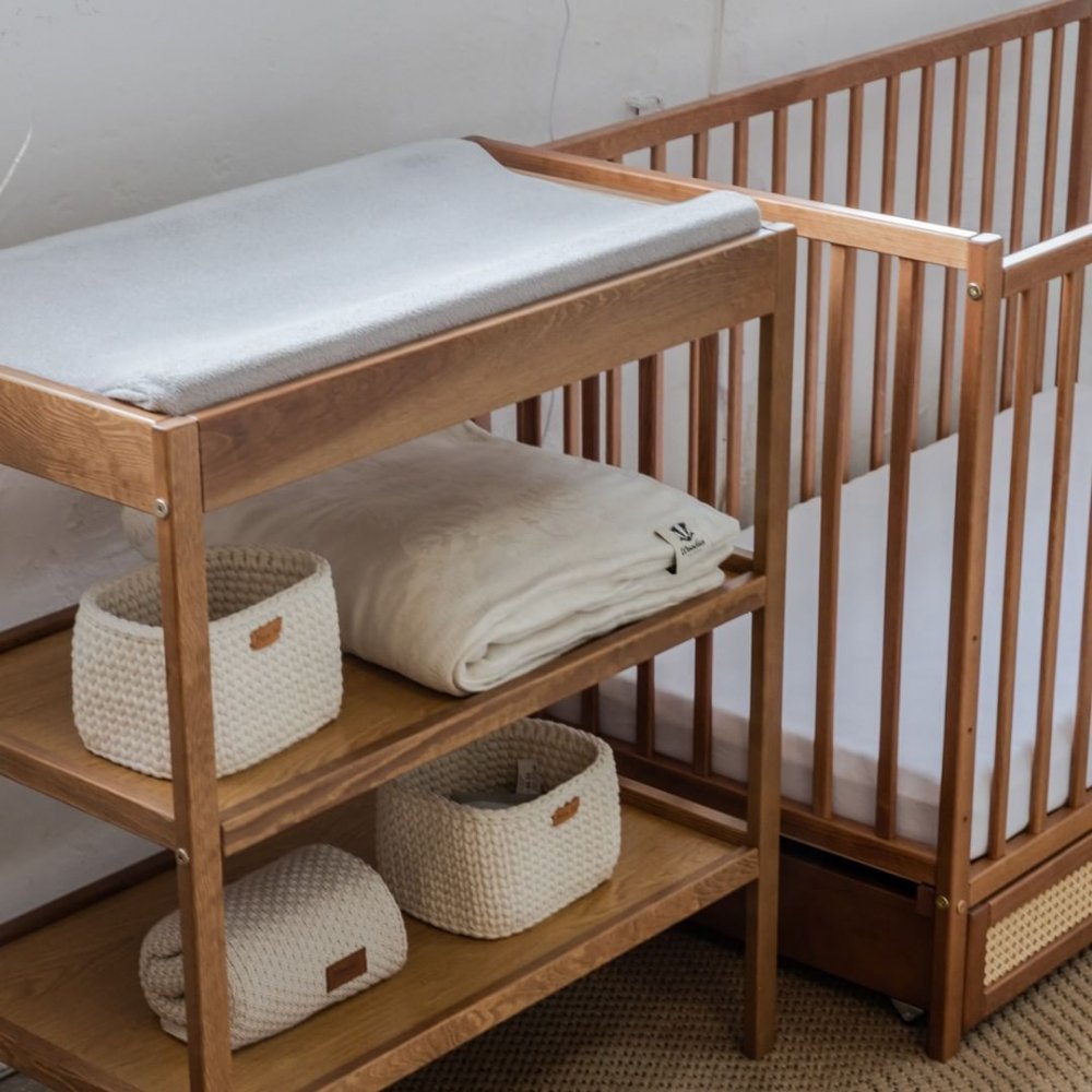 Masa infasat Woodies Safe Dreams Vintage cu 2 rafturi de depozitare inalte inclus Saltea
