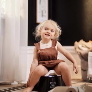 Olita cu protectie spate Potty Chair BlackWhite BabyBjorn