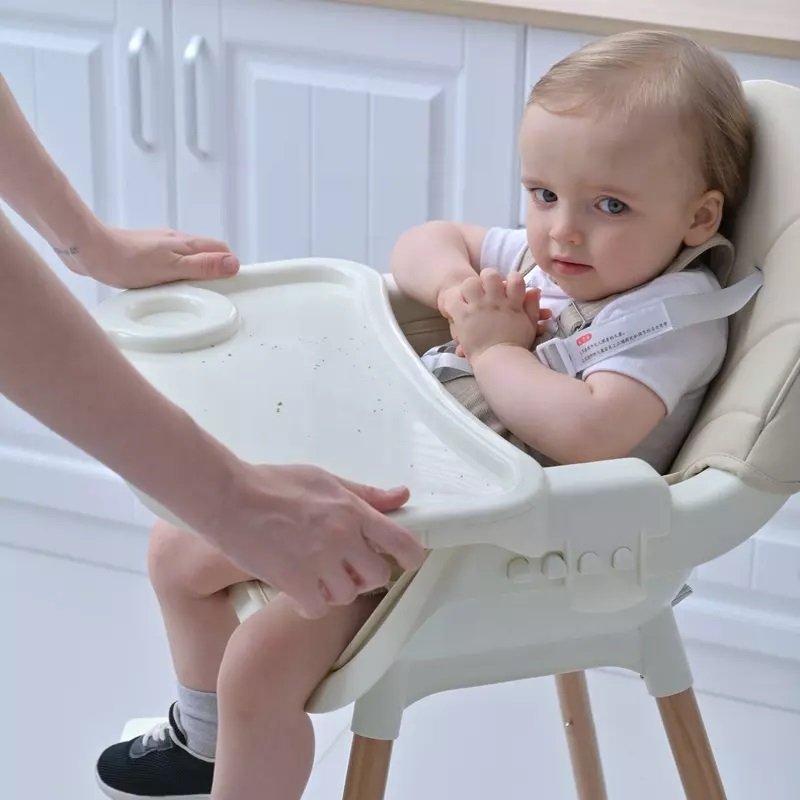 Scaun de masa pentru bebelusi si copii Little Mom Nordic Green 2 in 1, cu inaltime ajustabila, varsta 6-60 luni, tavita dubla reglabila, centura de siguranta in 5 puncte, suport pentru picioare – imaginea 3