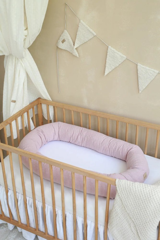 Suport de dormit babynest 2 in 1 bara protectie patut premium bumbac brodat roz by BabyLy 85×50 cm – imaginea 4