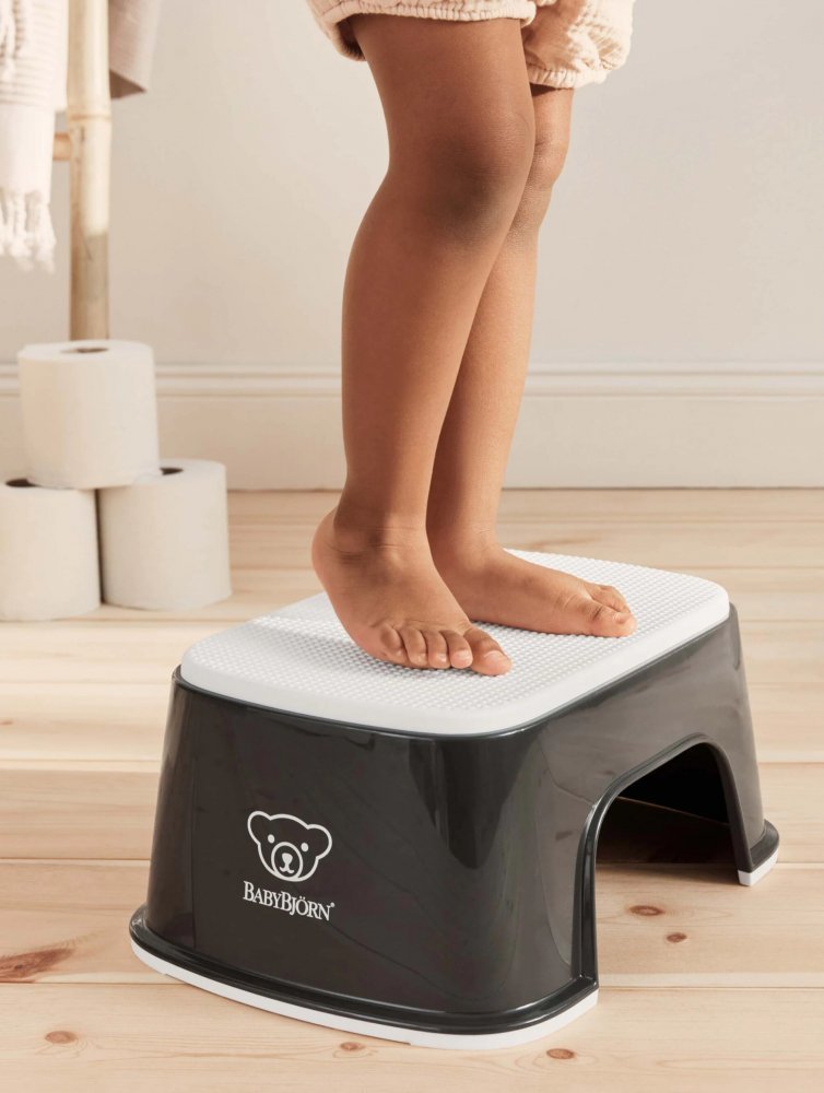 Treapta inaltator pentru baie Step Stool Black  White BabyBjorn – imaginea 6