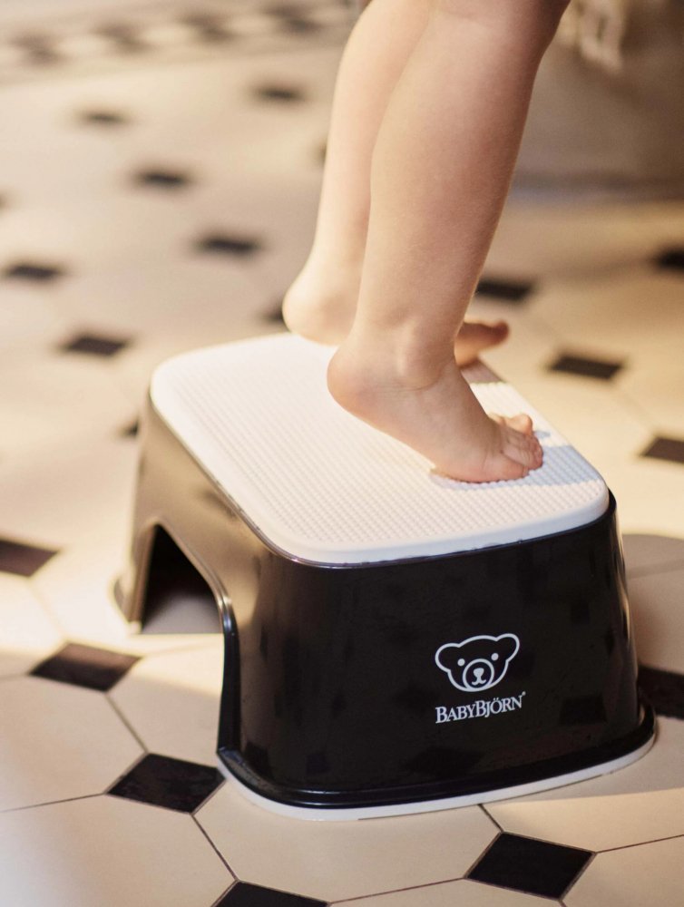 Treapta inaltator pentru baie Step Stool Black  White BabyBjorn – imaginea 7