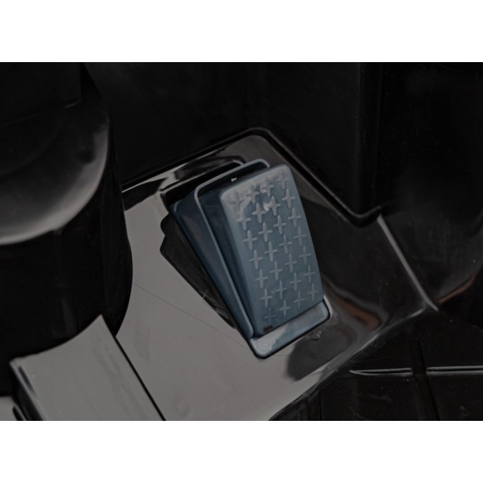 Masinuta electrica pentru copii Maserati Ghibli negru 60W cu telecomanda, pornire lenta, lumini, suspensii, panou audio, scaun piele si roti din spuma Eva – imaginea 5