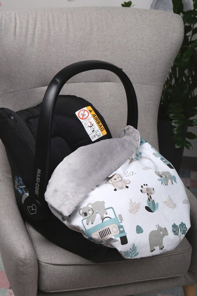 Paturica pentru copii BabyMam Safari realizata cu doua fete din bumbac si din plus pufos, dimensiune 75 x 50 cm – imaginea 3