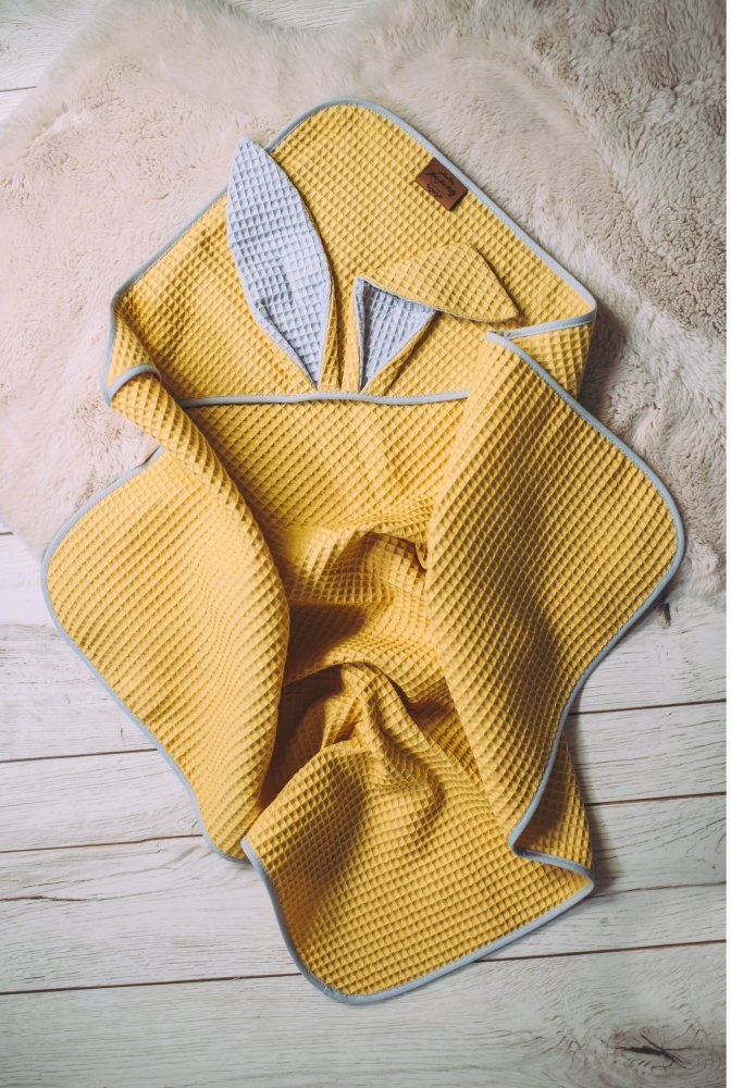 Prosop de baie din bumbac cu capison si urechiuse Floo for Baby Waffle Iepuras Galben – imaginea 3