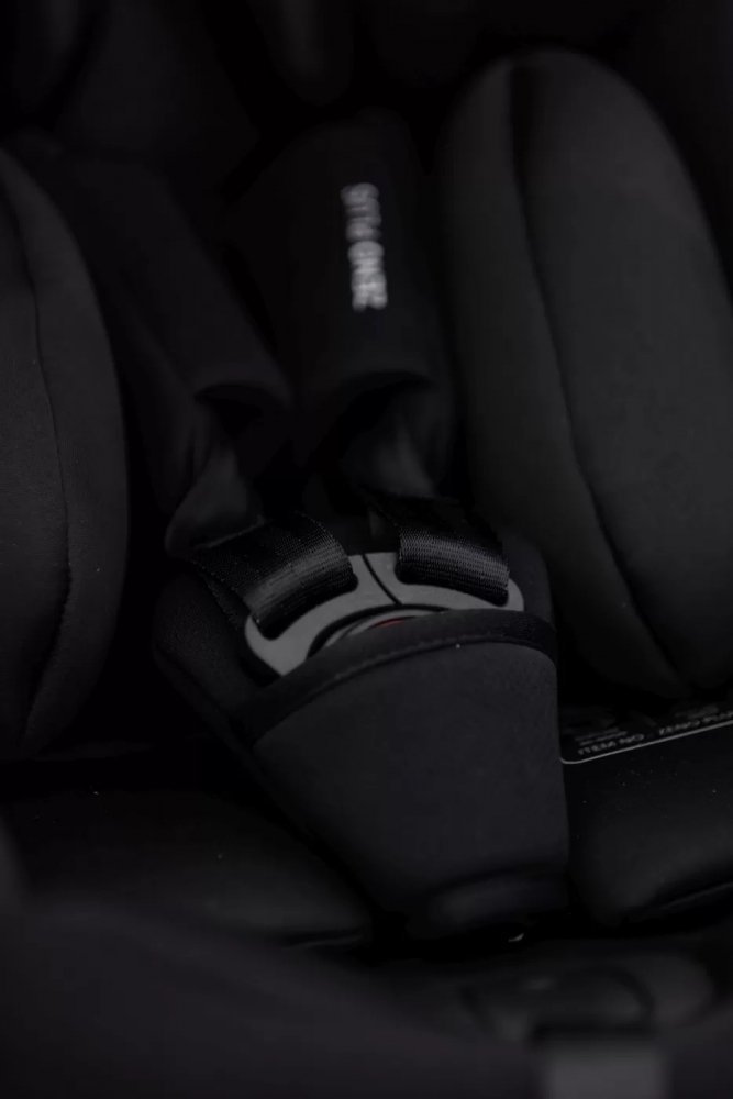 Scoica auto Zeno i-size Hamilton black
