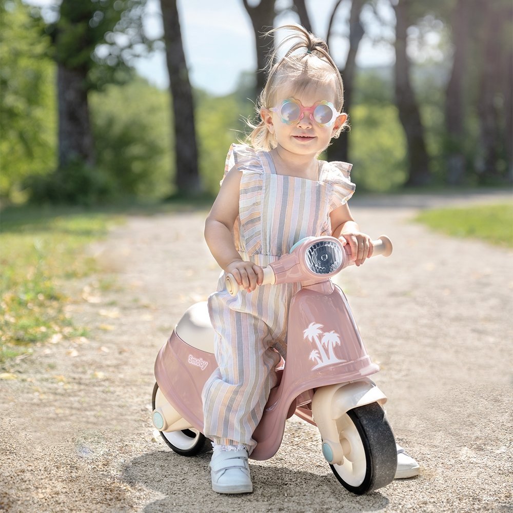 Scuter pentru copii fara pedale Smoby Scooter Ride-On roz, dotat cu cheie ce imita pornirea reala a scuterului, recomandat copiilor incepand de la 1,5 ani, spatiu de depozitare sub sezut – imaginea 2
