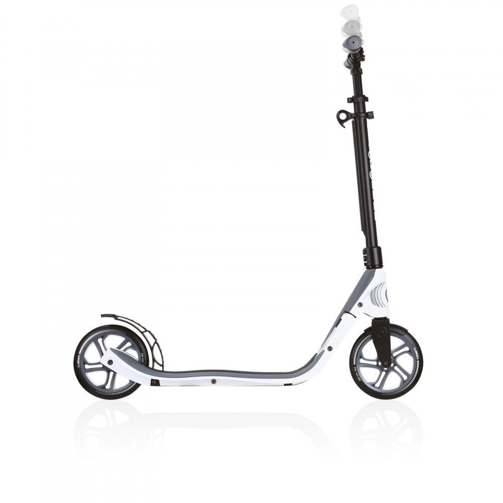 Trotineta Globber pliabila adult One NL 205 alb, cadru din aluminiu, ghidon reglabil, platforma antiderapanta, greutate admisa 100 kg